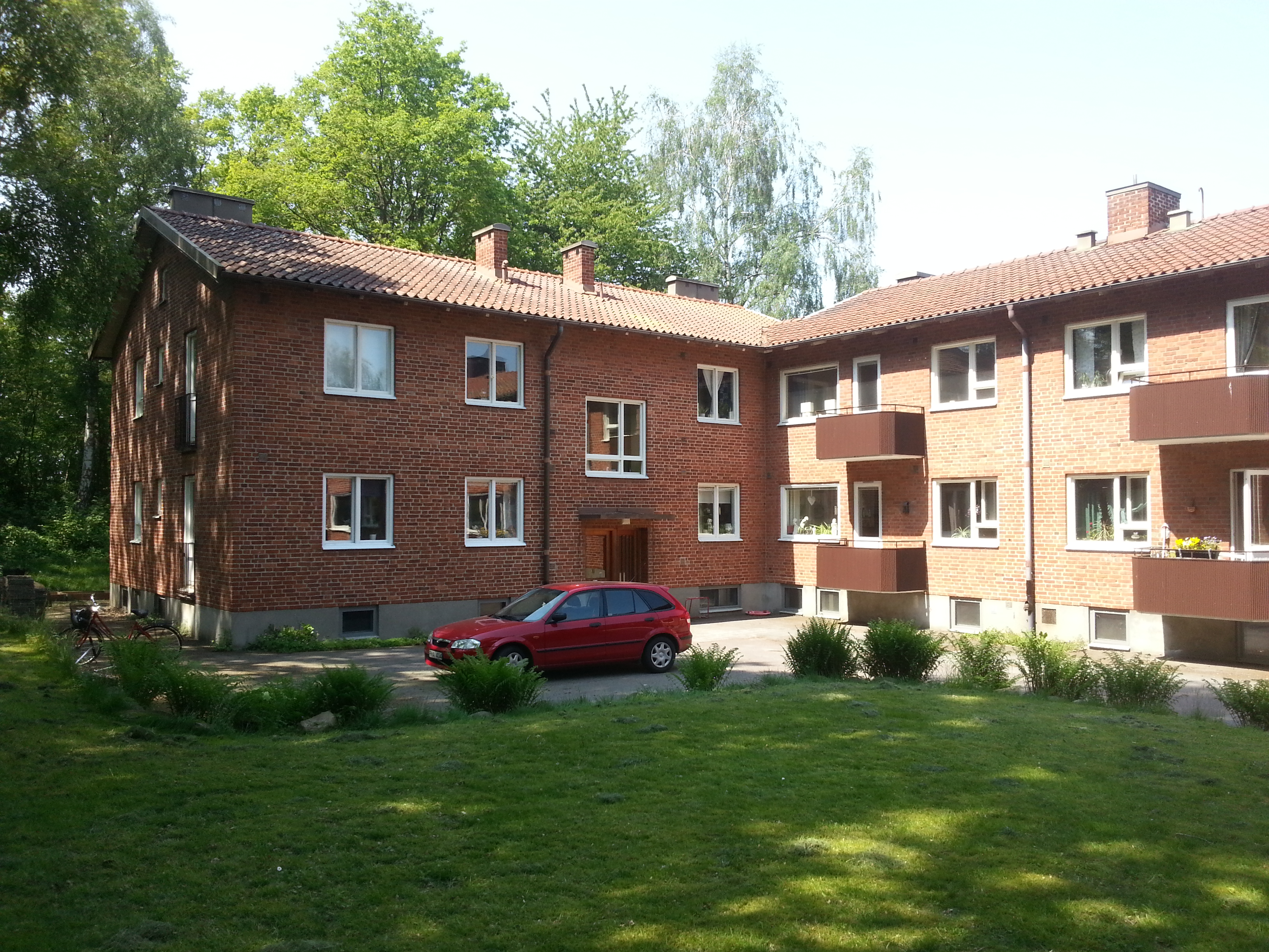 Tegelvägen 12 - Charmigt tegelhus med trädgård